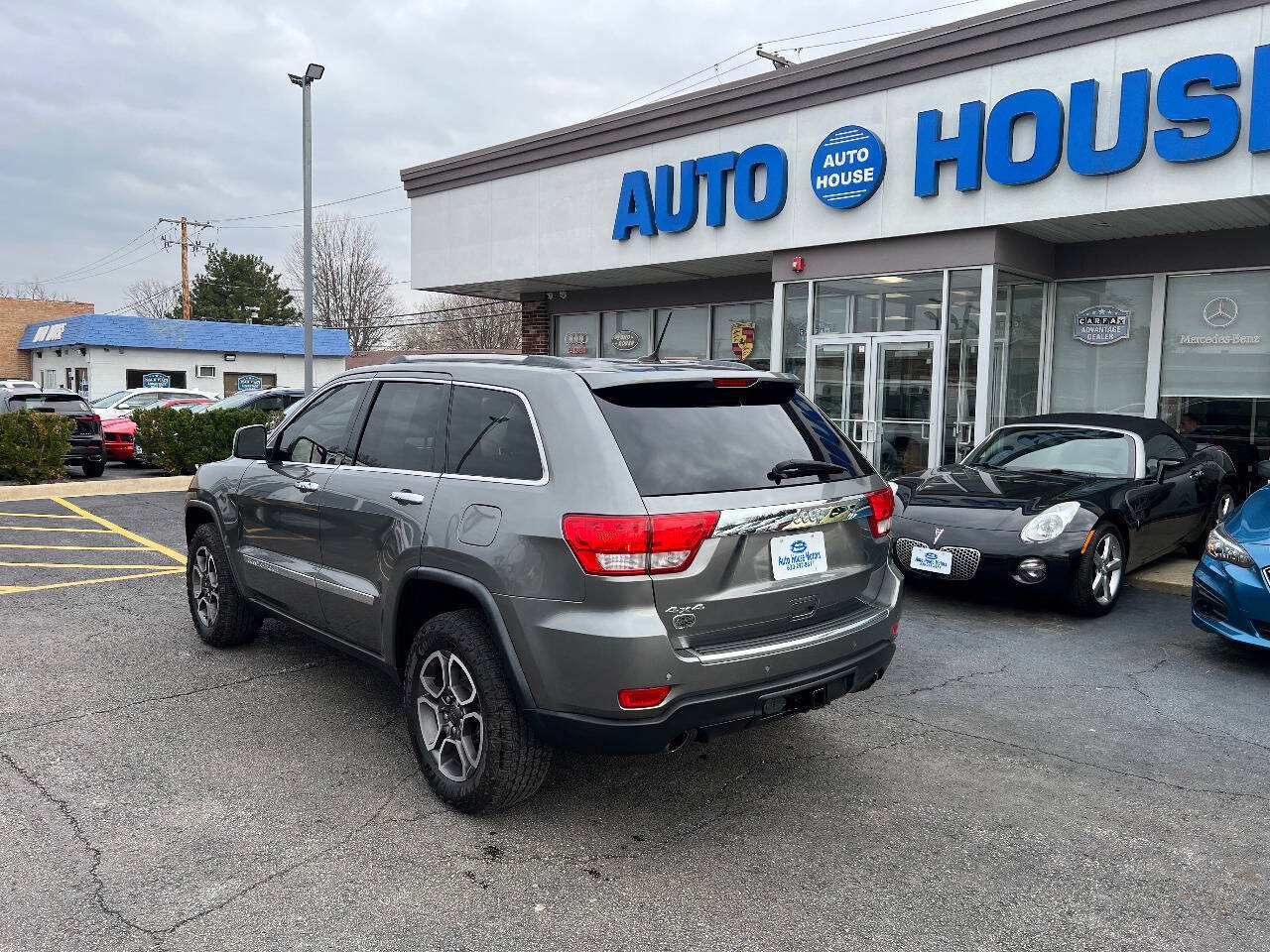 Used 2011 Jeep Grand Cherokee Overland Summit AWD/4WD image 11