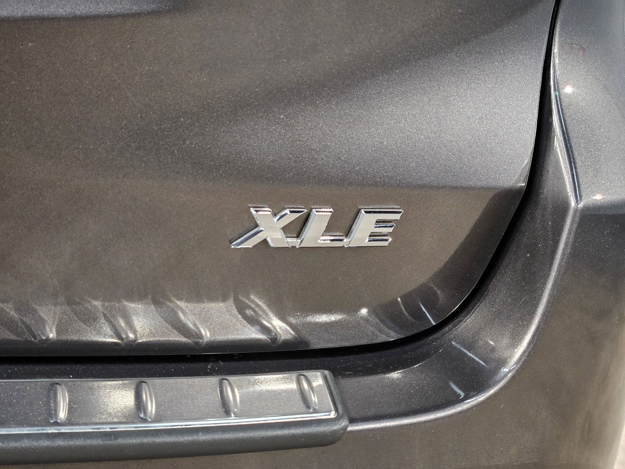 Used 2019 Toyota Highlander XLE FWD image 41