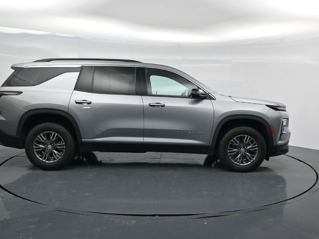 Used 2024 Chevrolet Traverse LT FWD image 8