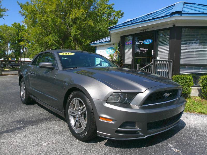 Used 2013 Ford Mustang Premium RWD image 4
