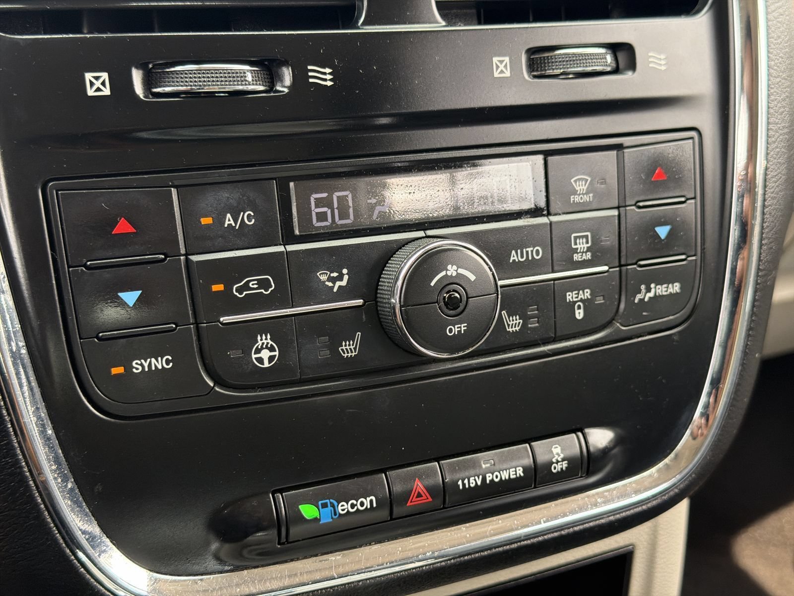 Used 2016 Chrysler Town & Country Touring-L w/ Driver Convenience Group FWD image 26