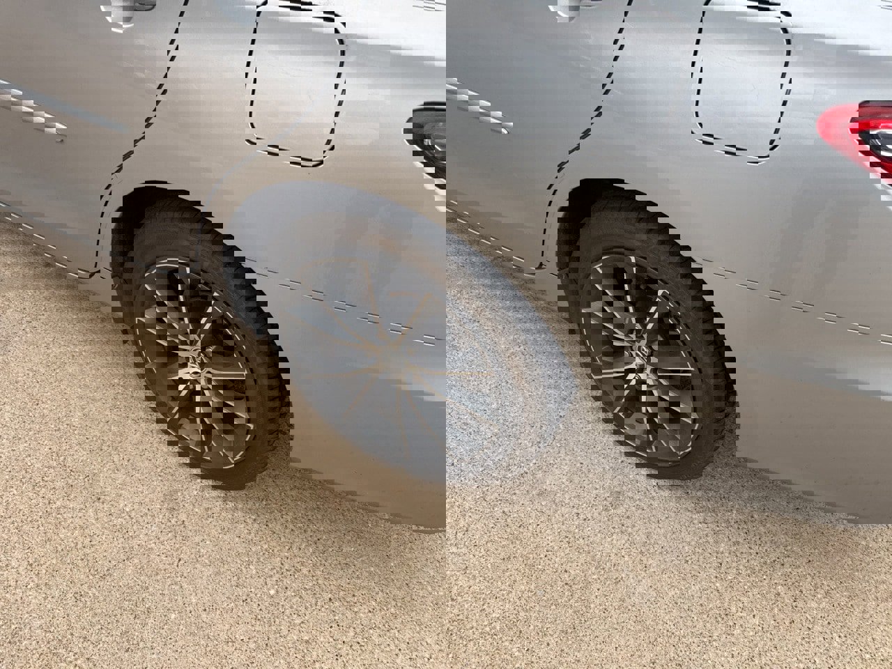 Used 2016 Toyota Camry XSE image 8