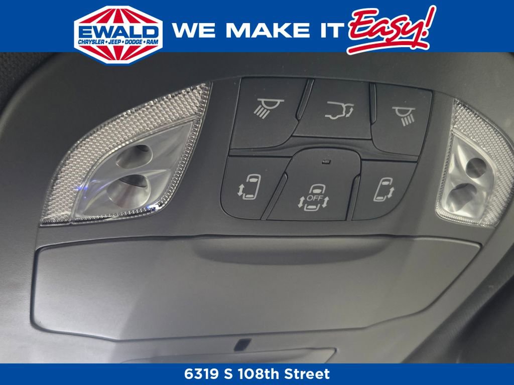 New 2026 Chrysler Pacifica Select AWD/4WD image 25