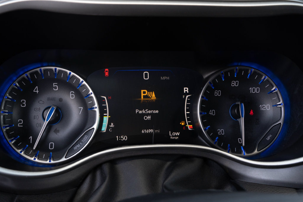 Used 2024 Chrysler Pacifica Touring-L FWD image 30
