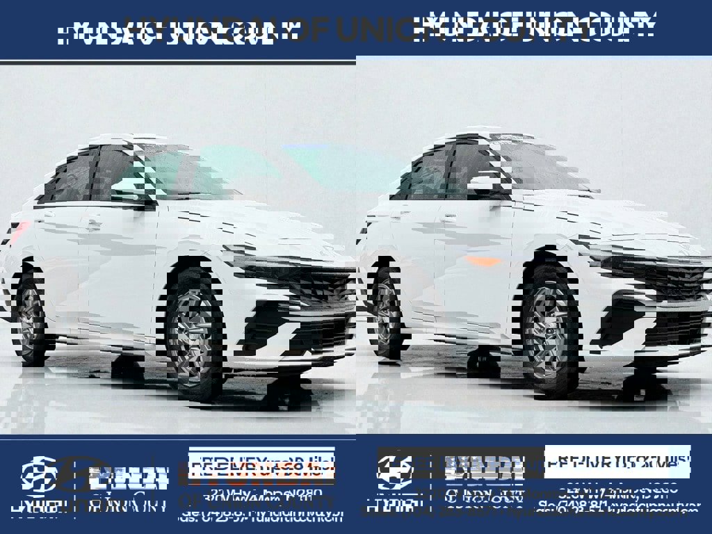 Certified 2025 Hyundai Elantra SE w/ Cargo Package image 1