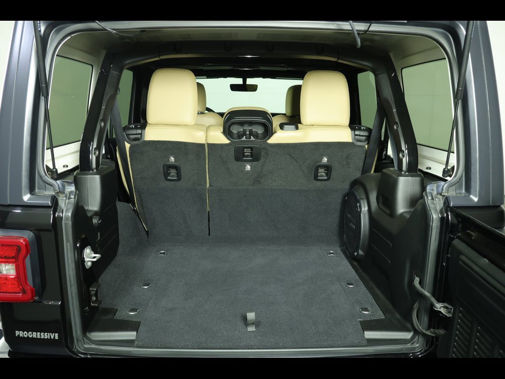 Used 2018 Jeep Wrangler Unlimited Sahara image 17