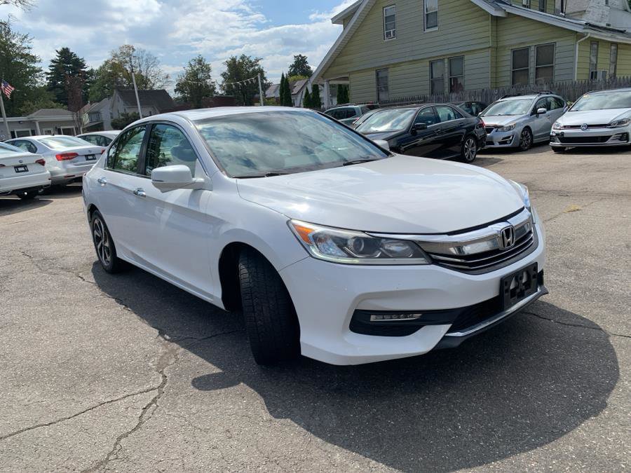 Used 2017 Honda Accord EX image 3