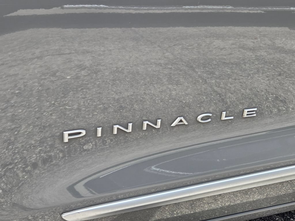 Certified 2022 Chrysler Pacifica Pinnacle FWD image 13