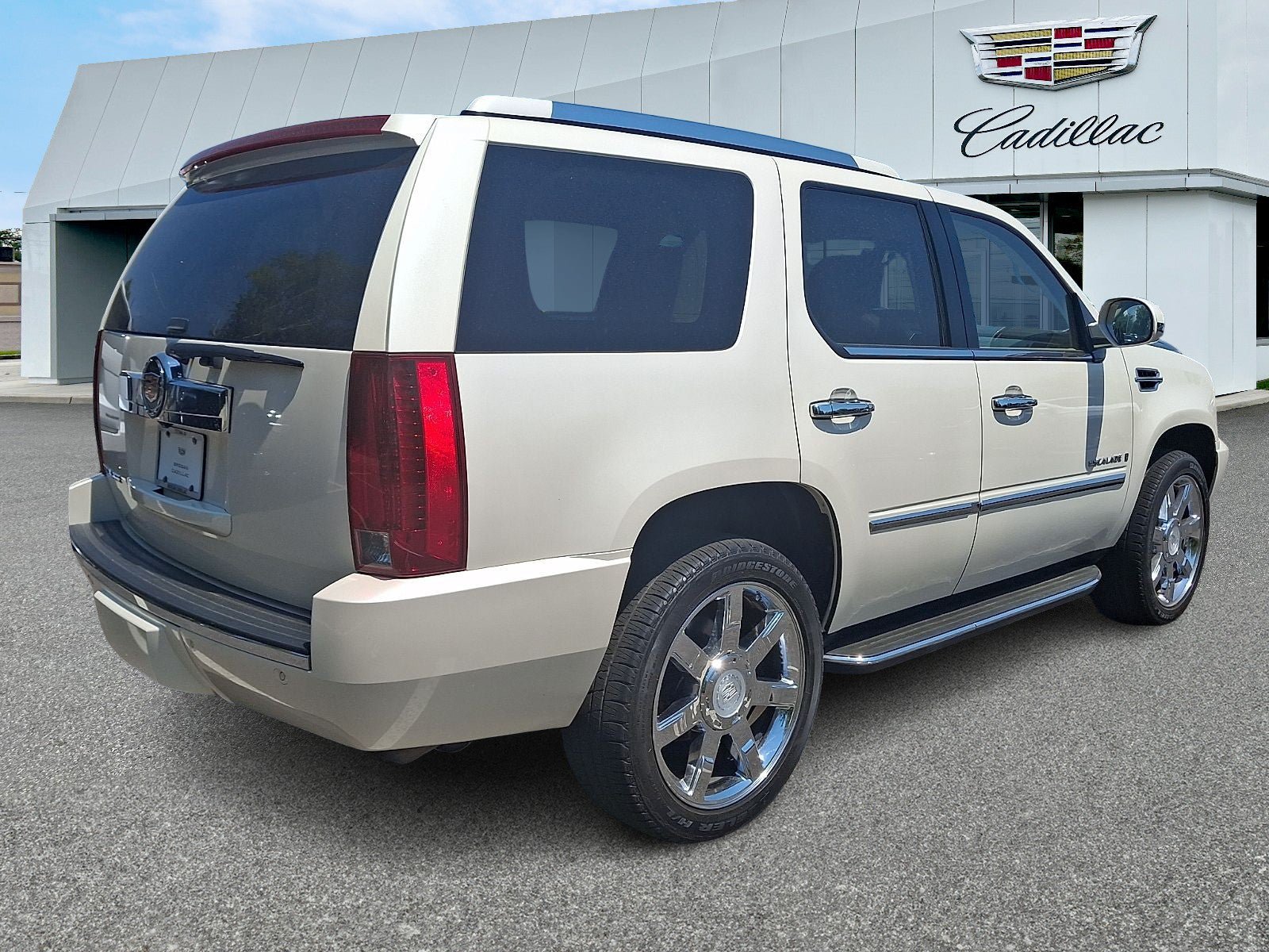 Used 2007 Cadillac Escalade AWD w/ Information Package image 6