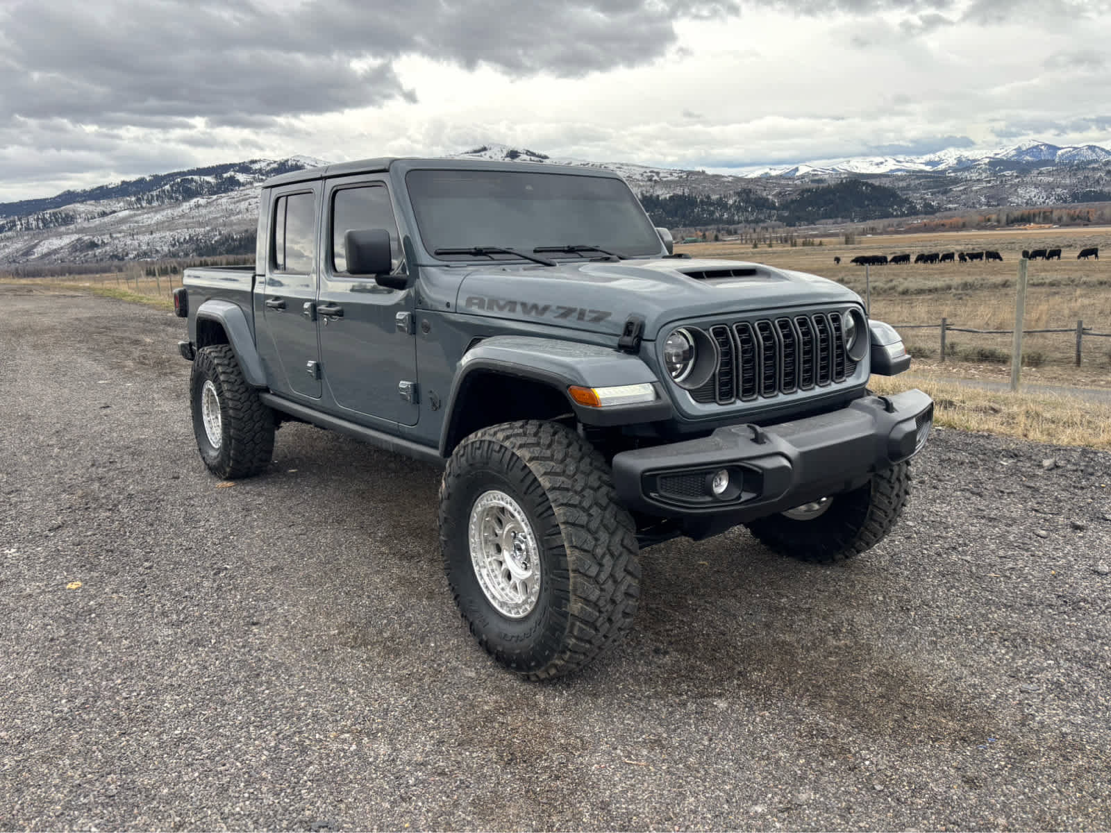 Used 2025 Jeep Gladiator Sport image 11