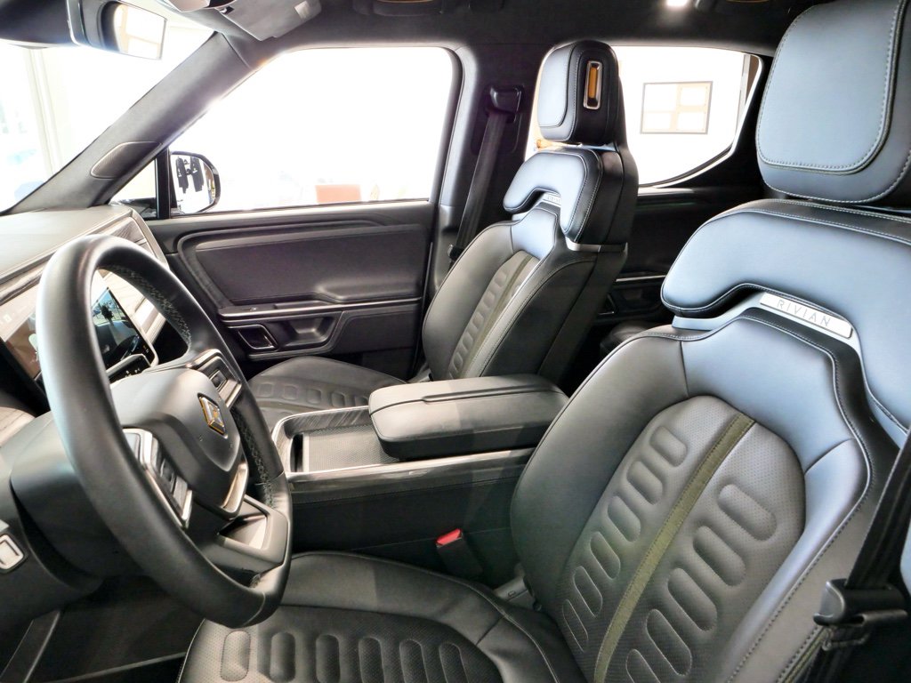 Used 2022 Rivian R1T Adventure image 16