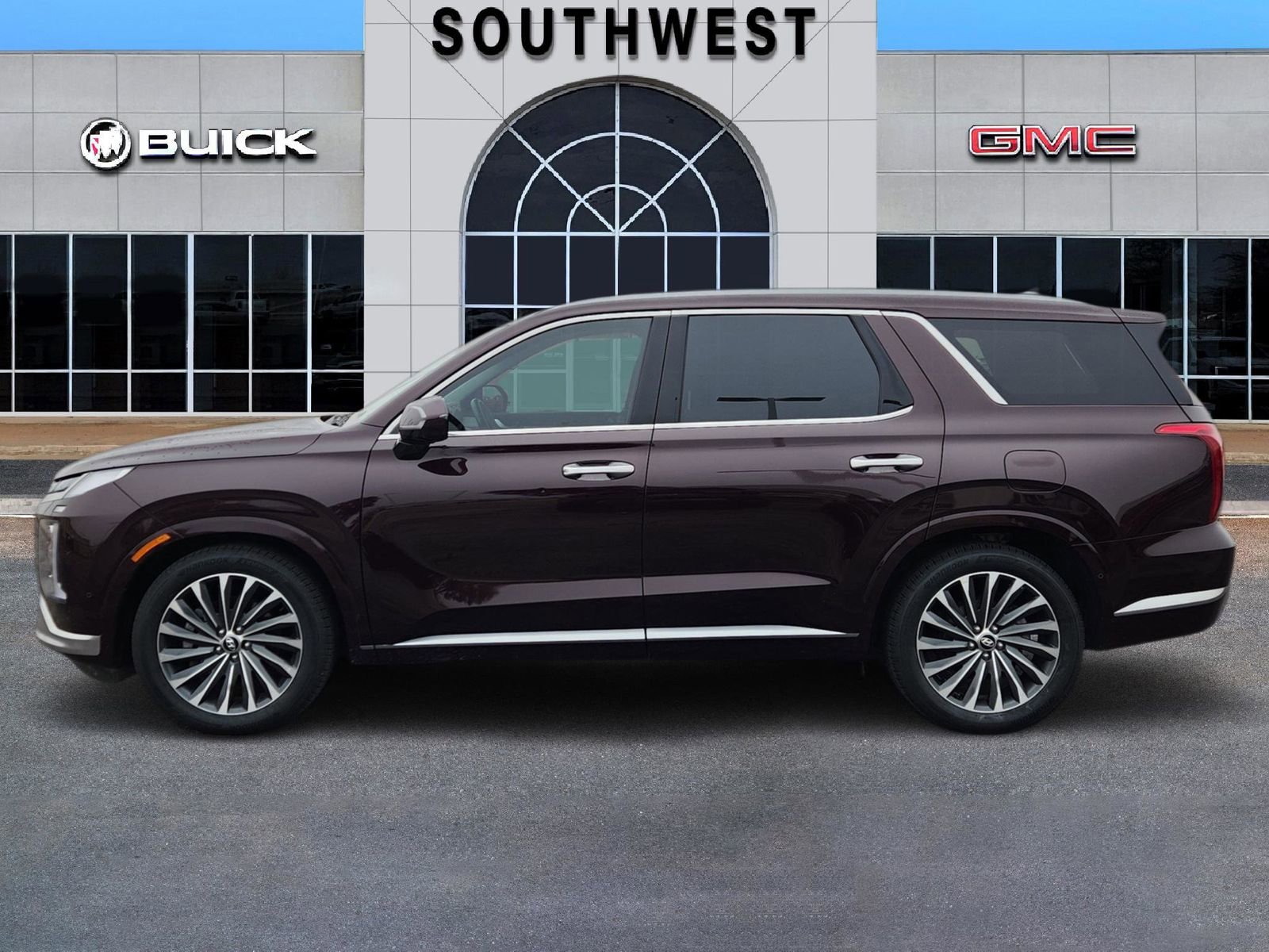 Used 2023 Hyundai Palisade Calligraphy image 4