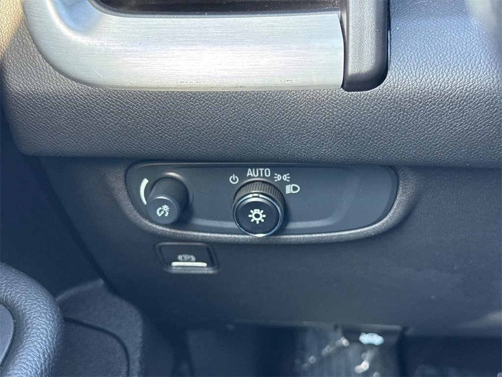 Used 2024 GMC Terrain SLE image 21