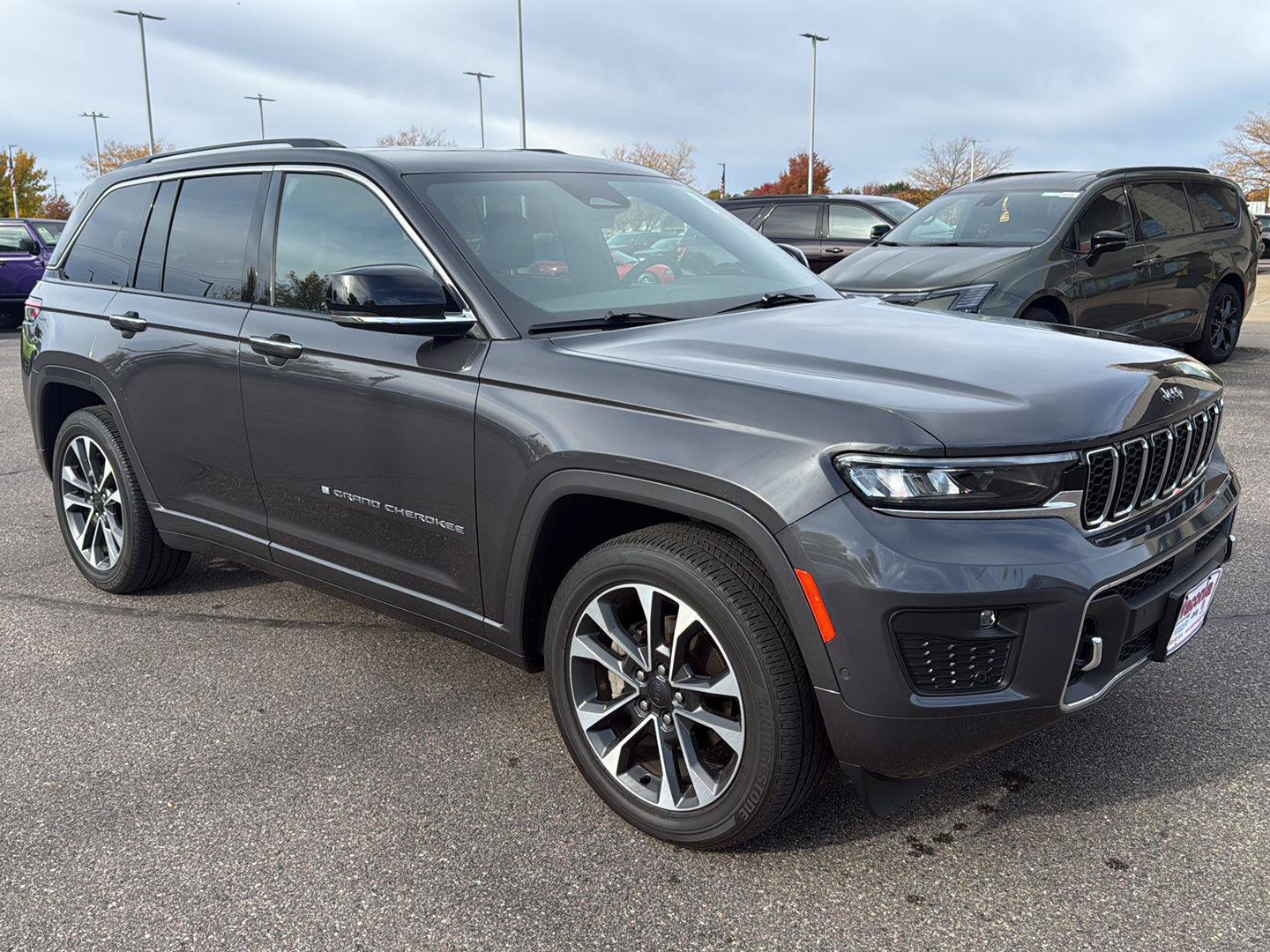Used 2023 Jeep Grand Cherokee Overland w/ Luxury Tech Group IV AWD/4WD image 8