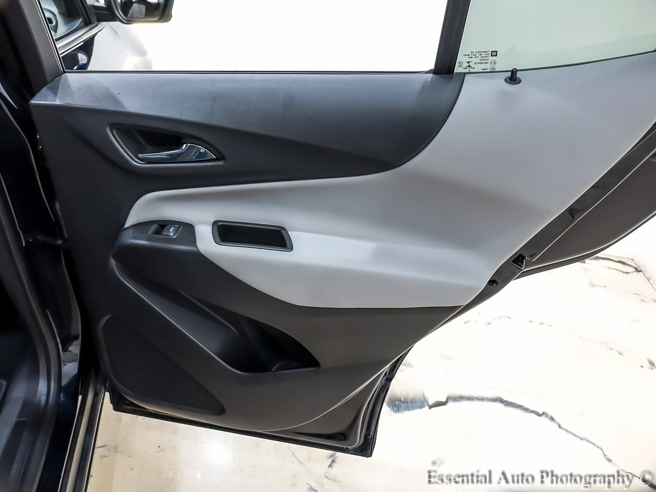 Used 2021 Chevrolet Equinox LS image 27