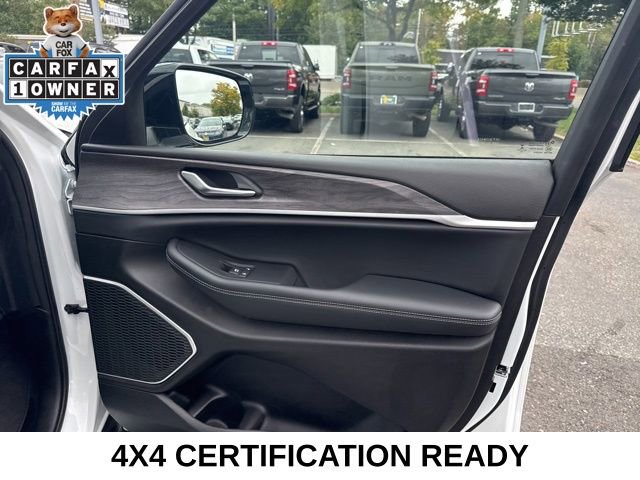 Used 2022 Jeep Grand Cherokee Limited image 32