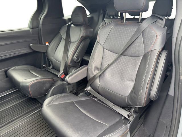Used 2024 Toyota Sienna XSE w/ XSE Plus Package image 10
