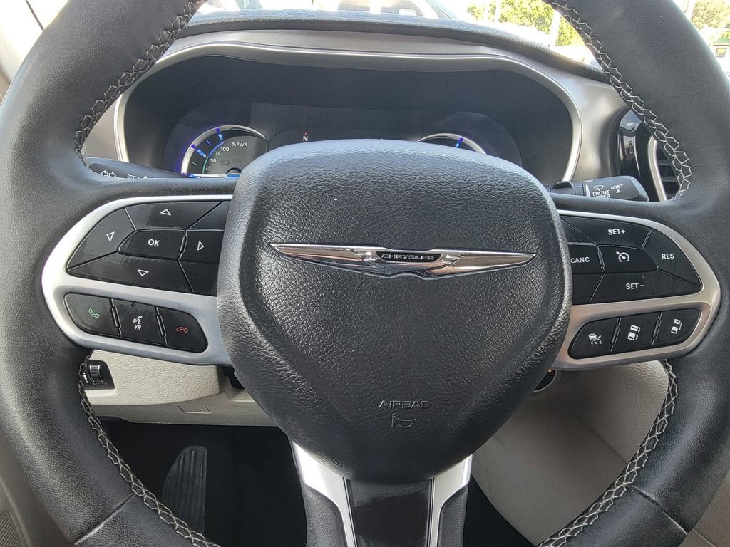 Certified 2023 Chrysler Pacifica Touring-L image 33