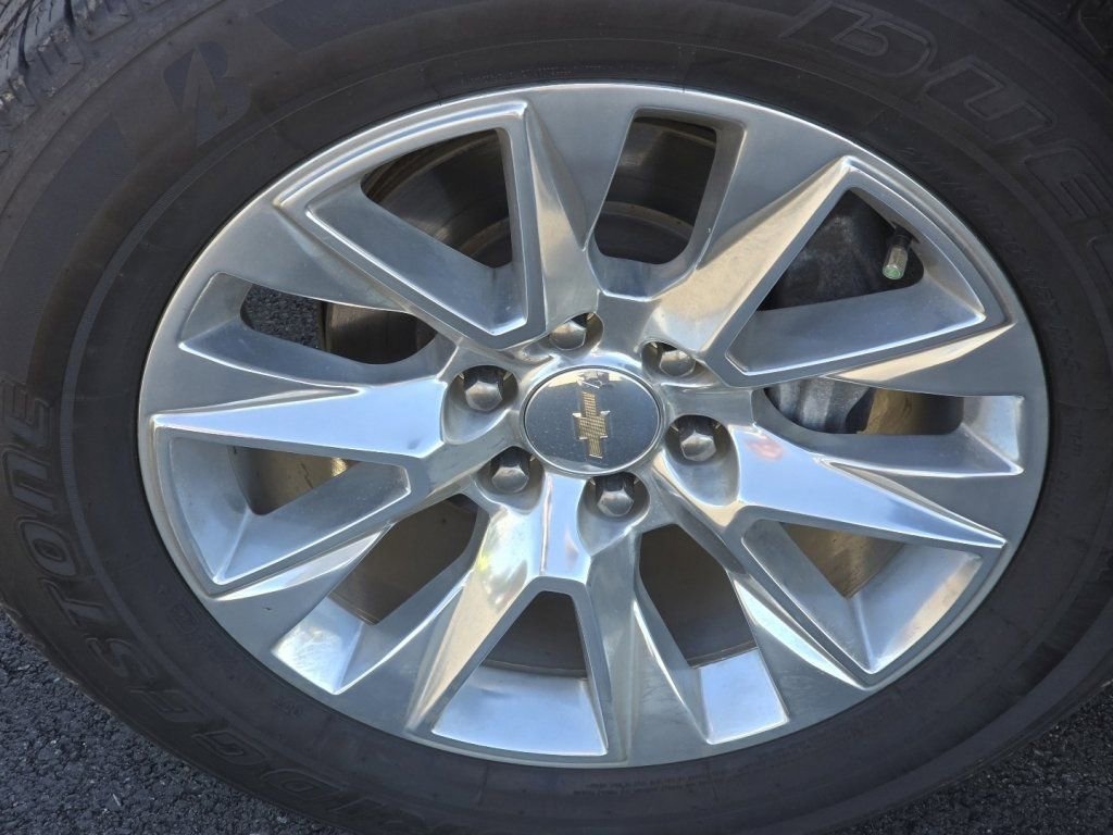 Used 2024 Chevrolet Suburban Premier image 31