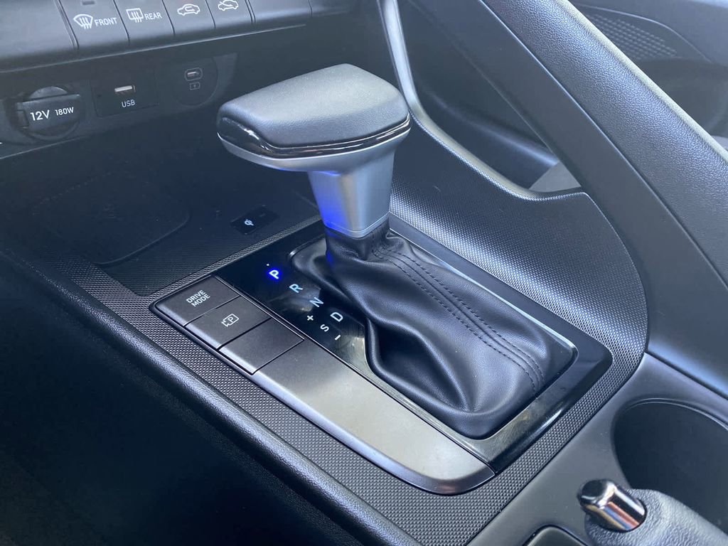 Used 2025 Hyundai Elantra Sport image 18