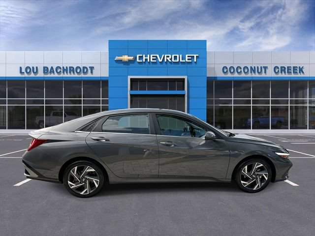 Used 2025 Hyundai Elantra SEL FWD image 9