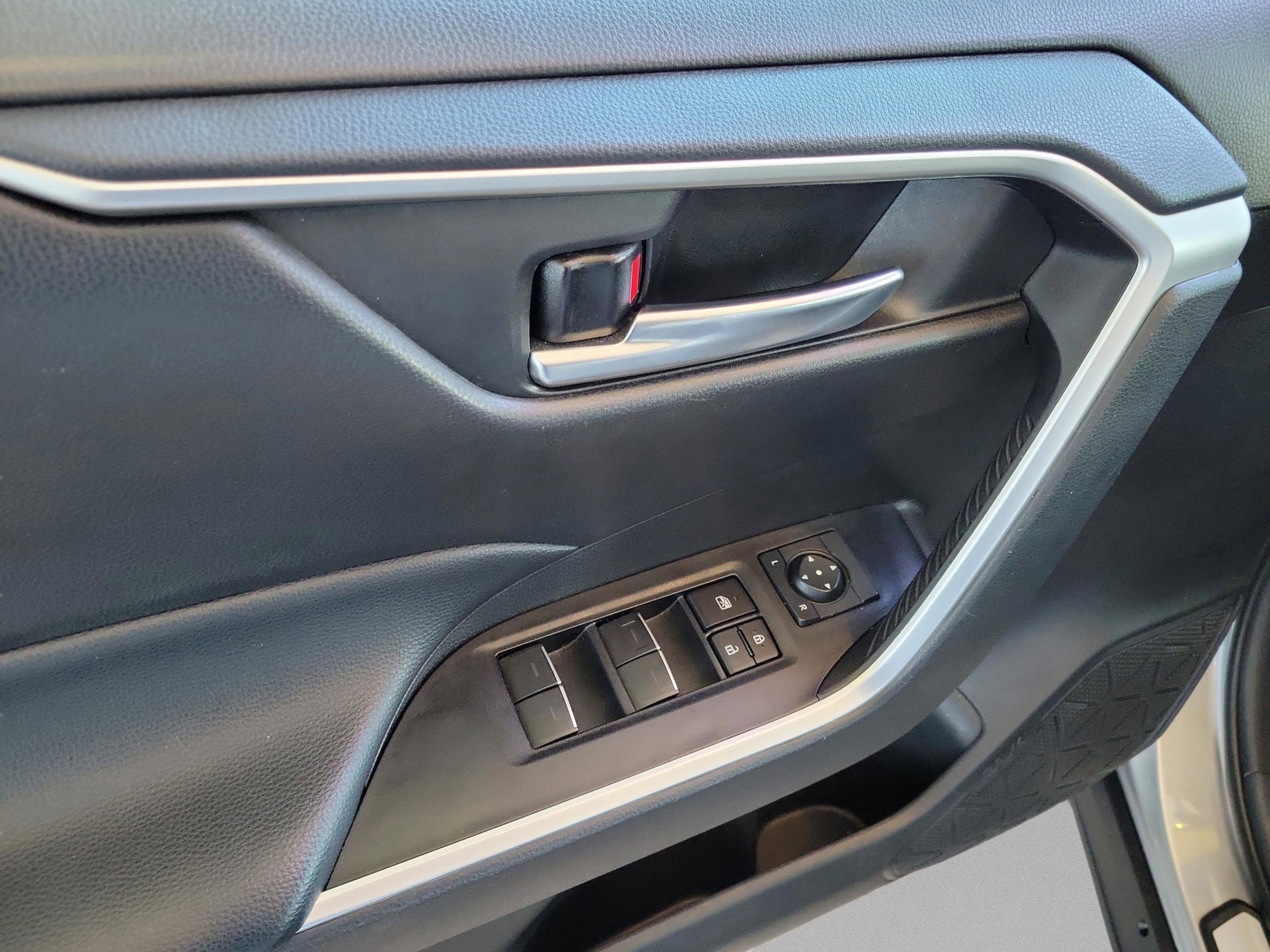 Used 2024 Toyota RAV4 XLE w/ Convenience Package image 7