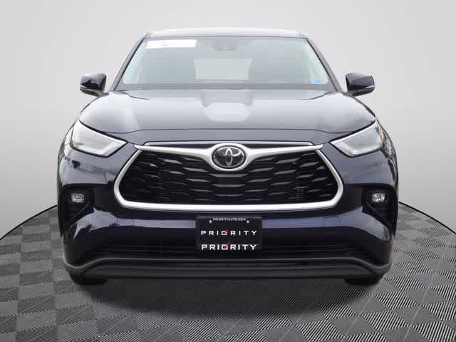 Certified 2025 Toyota Highlander LE FWD image 5