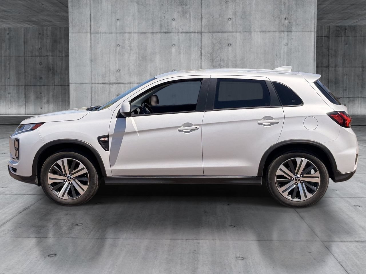 Used 2024 Mitsubishi Outlander Sport ES AWD/4WD image 2