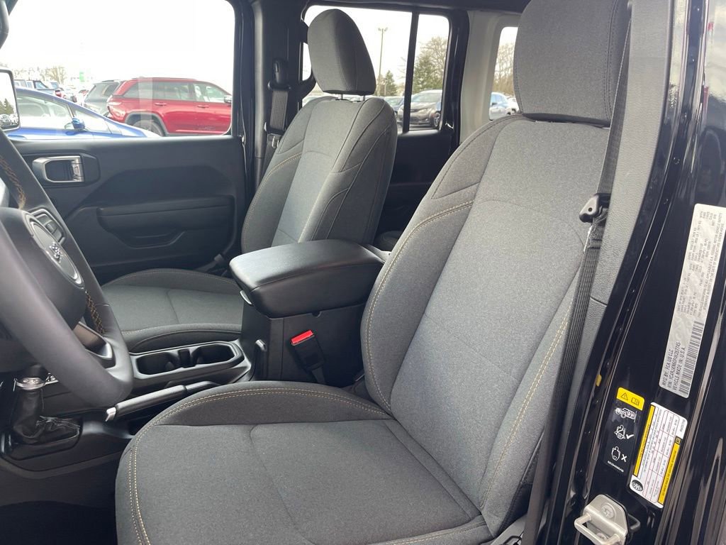 Used 2024 Jeep Wrangler Unlimited w/ Convenience Group image 20