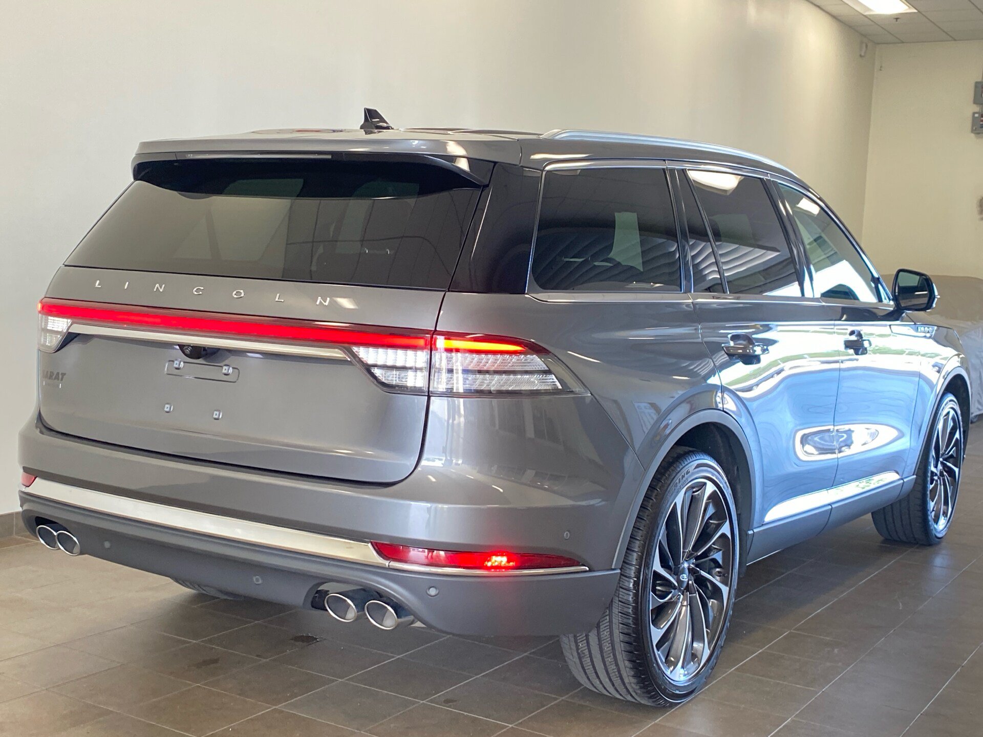 Used 2023 Lincoln Aviator Reserve w/ Equipment Group 201A AWD/4WD image 7