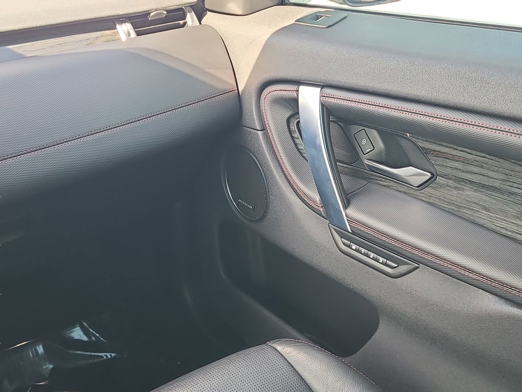 Used 2020 Land Rover Discovery Sport SE R-Dynamic AWD/4WD image 16