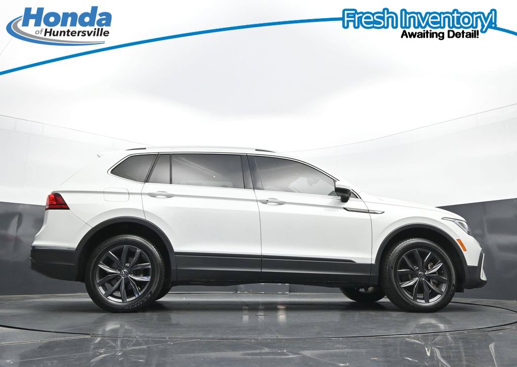 Used 2023 Volkswagen Tiguan SE w/ Panoramic Sunroof Package FWD image 35