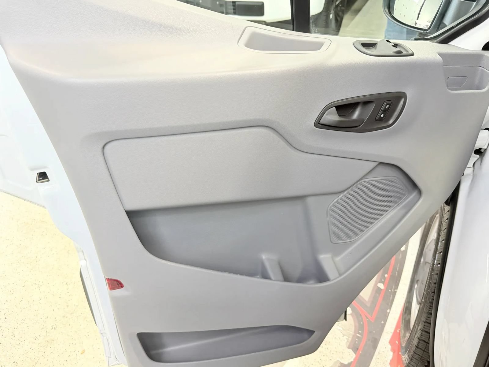 Used 2018 Ford Transit 350 XL RWD image 37