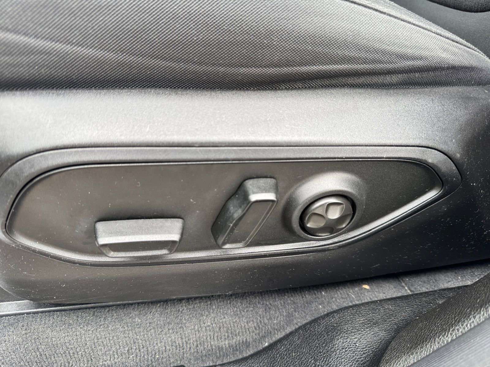 Used 2023 Jeep Grand Cherokee L Laredo w/ Luxury Tech Group I AWD/4WD image 24