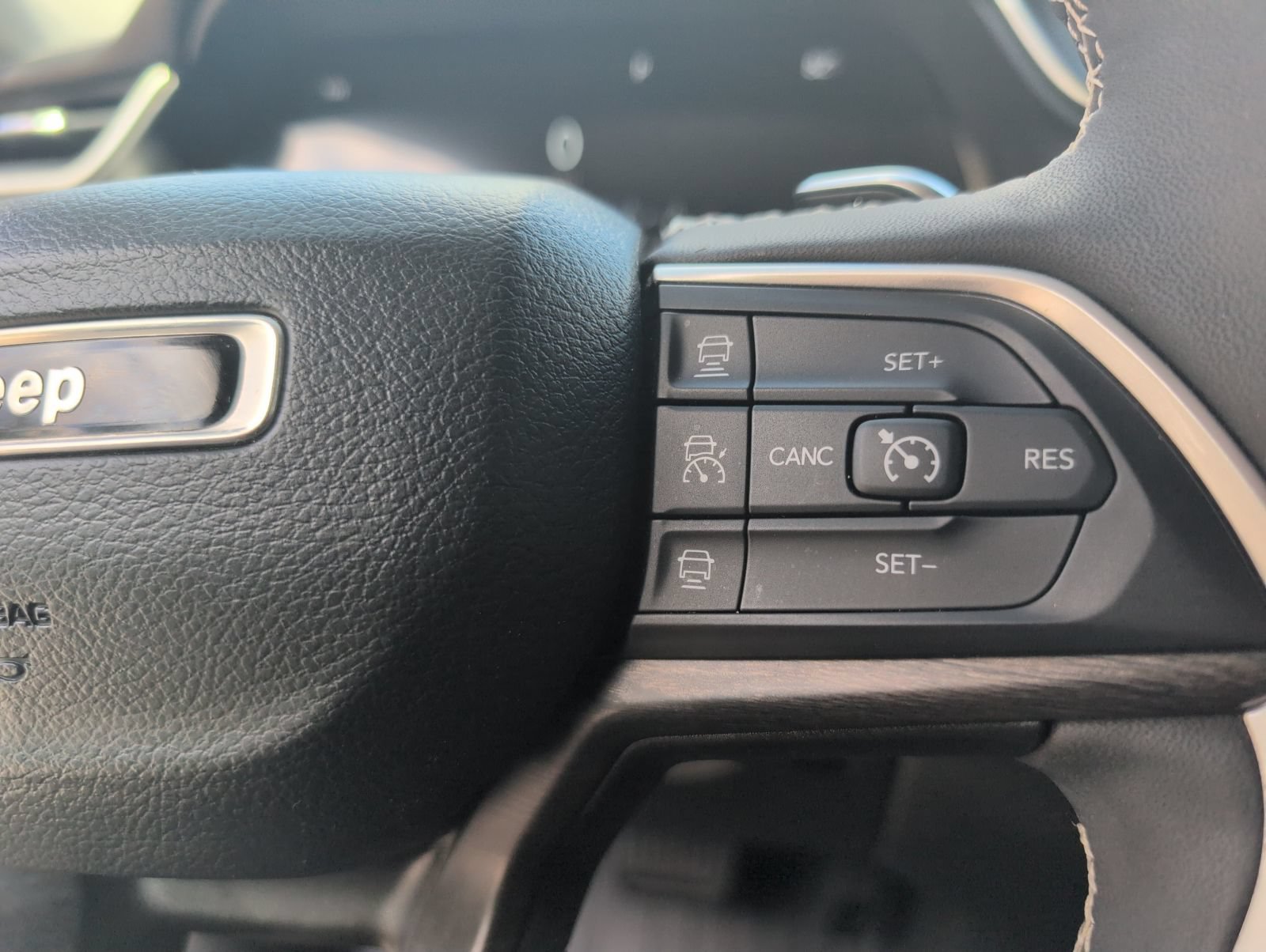 Used 2023 Jeep Grand Cherokee L Limited RWD image 17