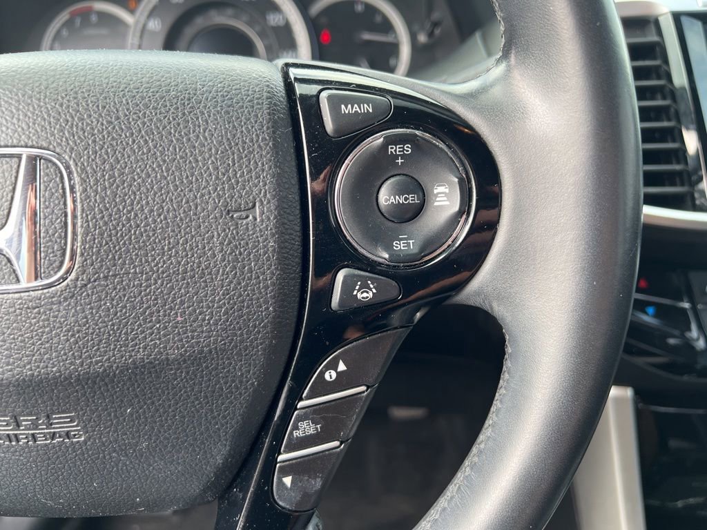 Used 2017 Honda Accord Touring image 12