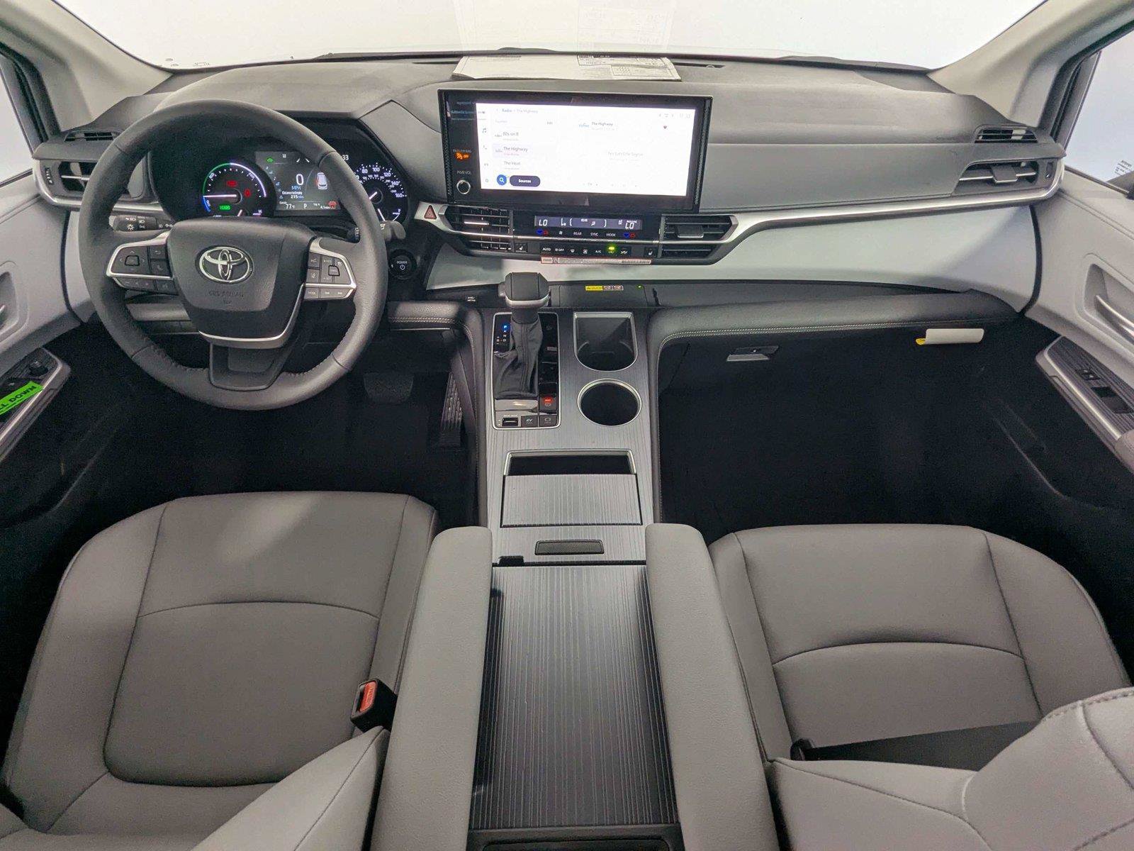 New 2026 Toyota Sienna XLE FWD image 25