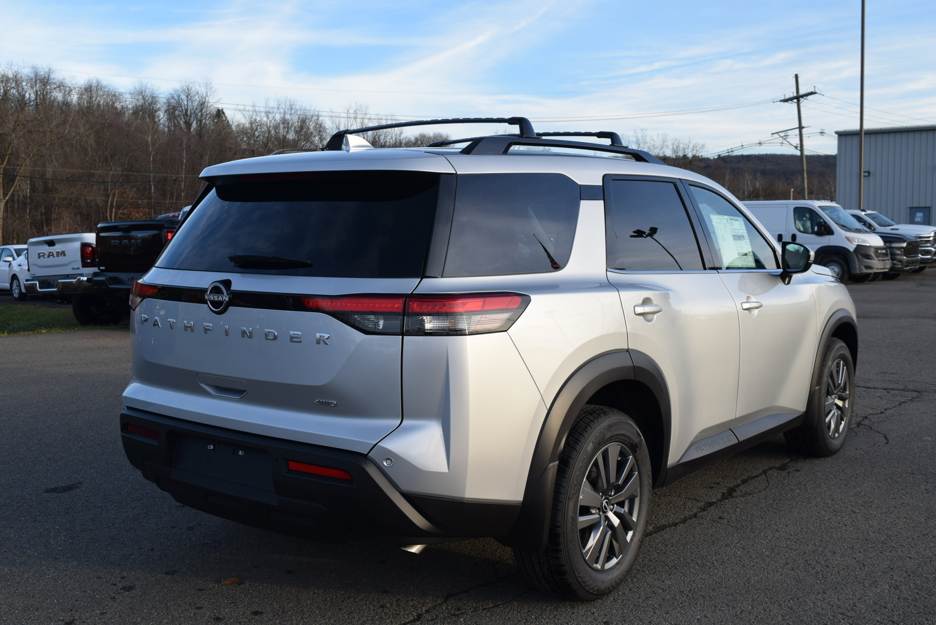 New 2025 Nissan Pathfinder SV image 6