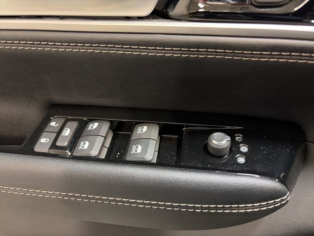 Used 2024 Jeep Wagoneer L 4WD w/ Premium Group I image 43