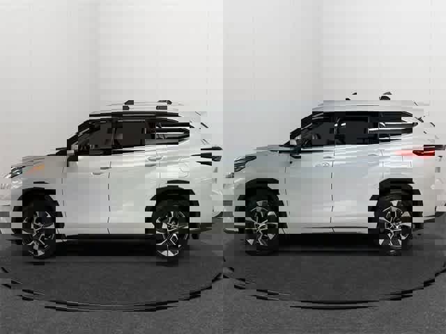 Used 2022 Toyota Highlander XLE image 3