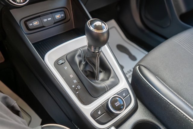 Used 2022 Hyundai Venue Limited image 30