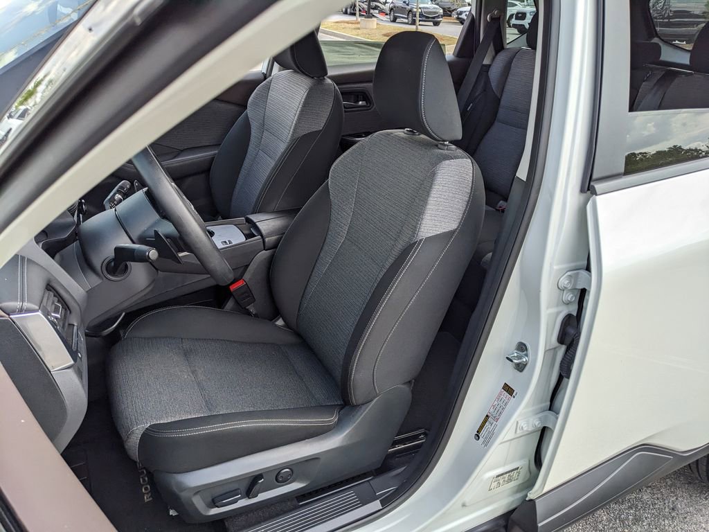 Used 2023 Nissan Rogue SV image 33