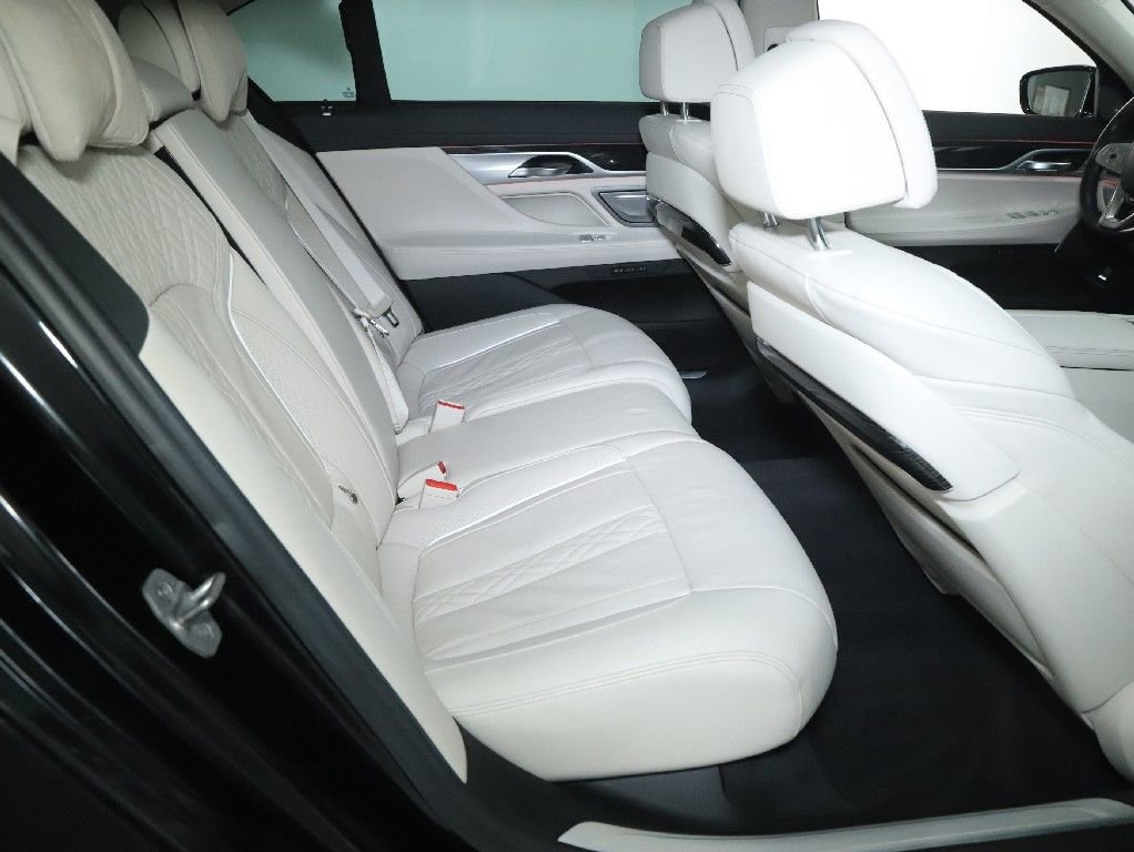 Used 2022 BMW 740i xDrive w/ Premium Package AWD/4WD image 36