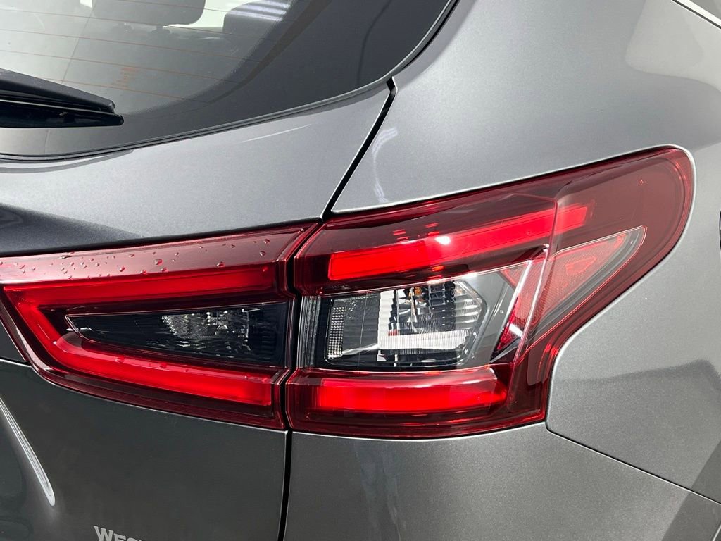 Used 2022 Nissan Rogue Sport S image 33