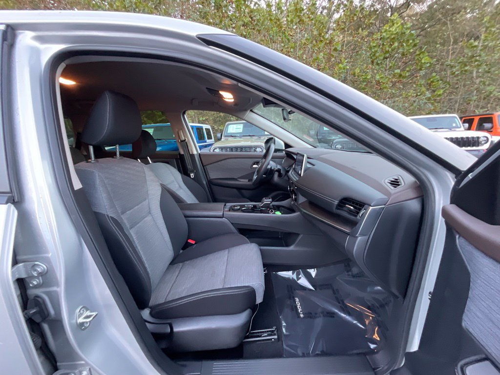 Used 2023 Nissan Rogue SV AWD/4WD image 22