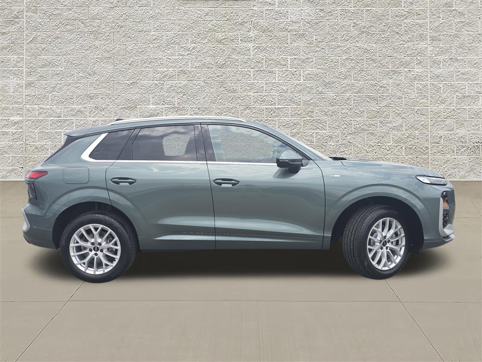 New 2026 Audi Q3 quattro 2.0T AWD/4WD image 8