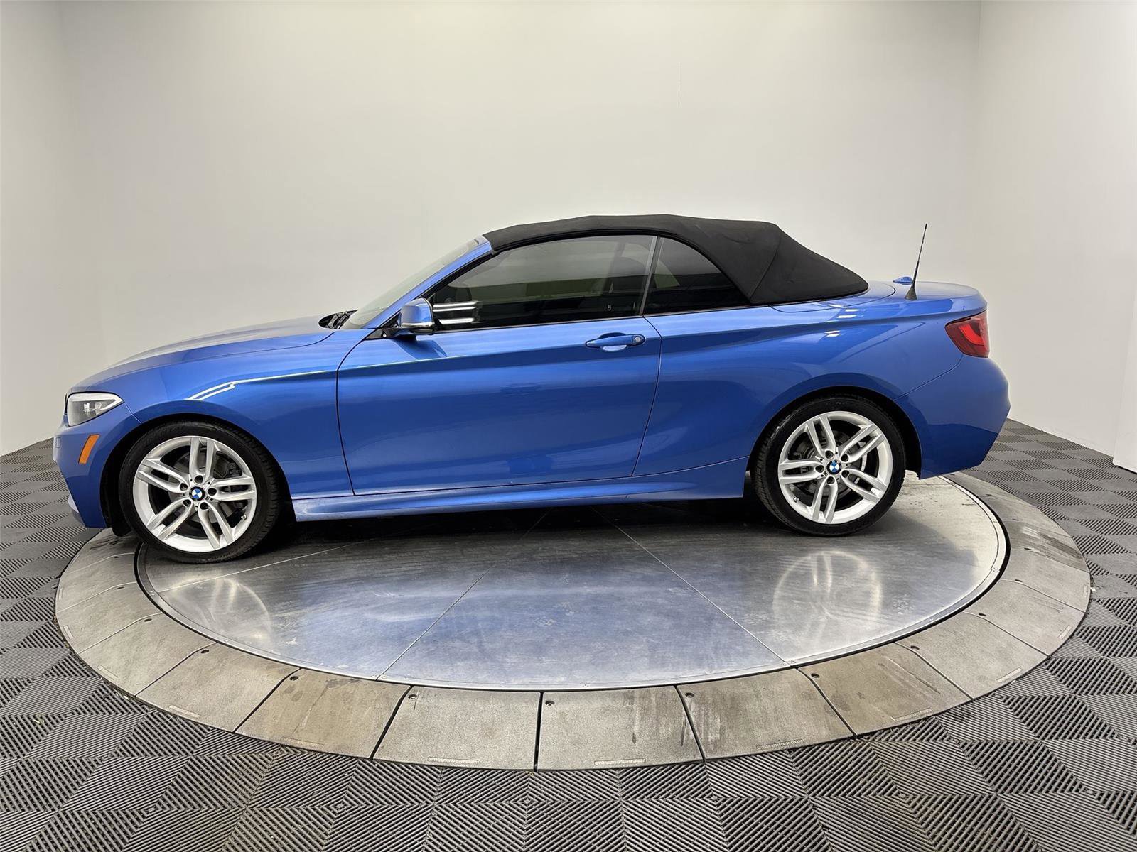 Used 2017 BMW 230i xDrive Convertible AWD/4WD image 16
