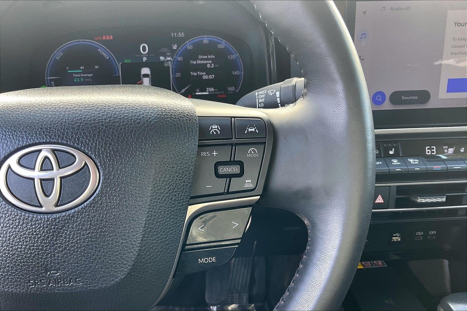 Used 2025 Toyota Camry XLE AWD/4WD image 24