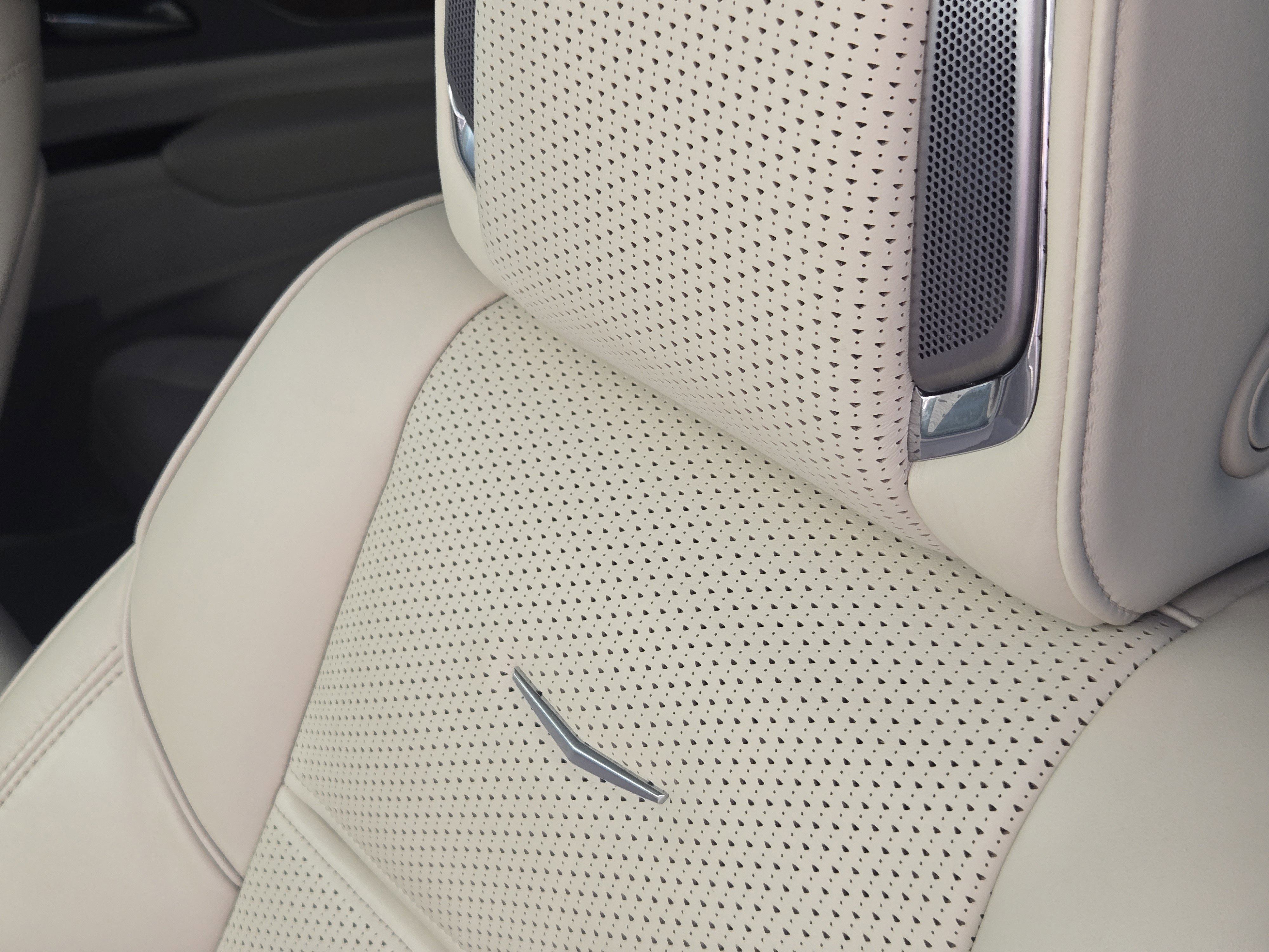 Used 2022 Cadillac Escalade Sport Platinum w/ Heavy-Duty Trailer Package image 18