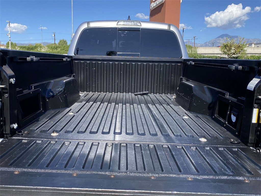 Certified 2017 Toyota Tacoma TRD Off-Road image 17